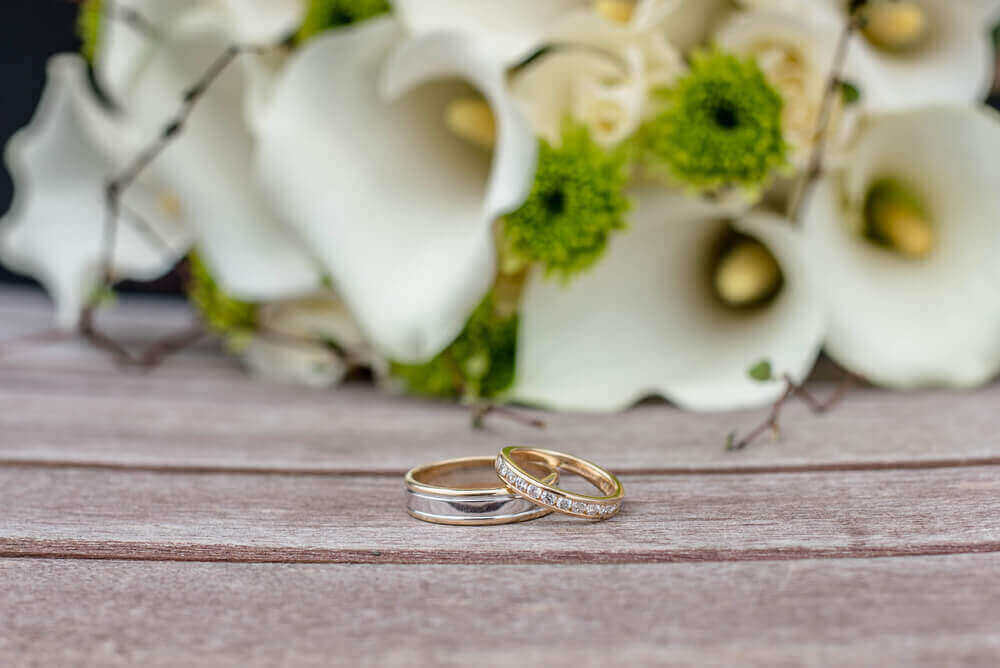 Gold wedding rings UAE