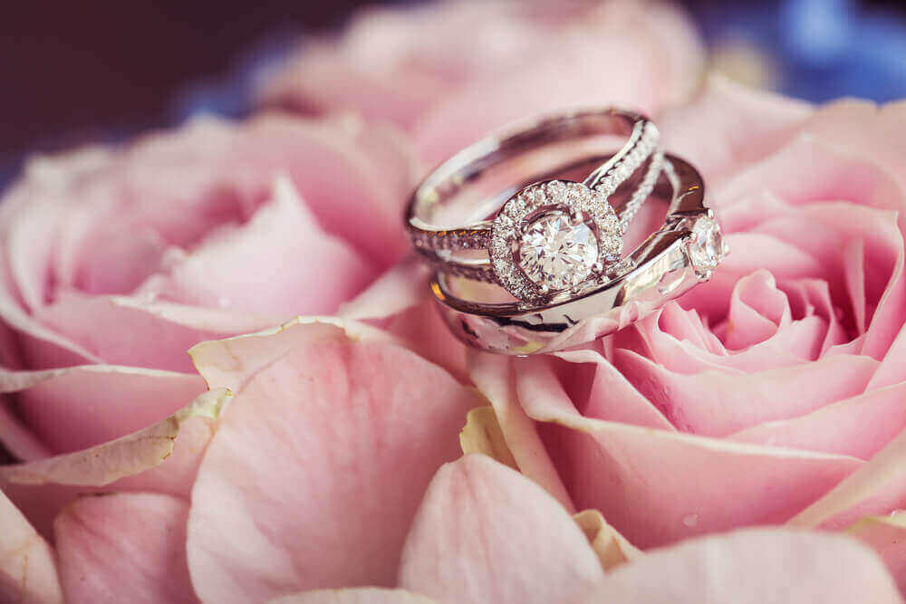 diamond wedding rings UAE