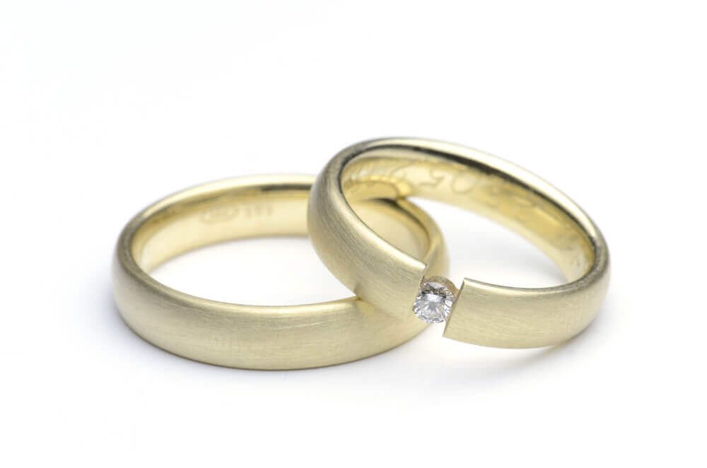 gold wedding rings in Dubai